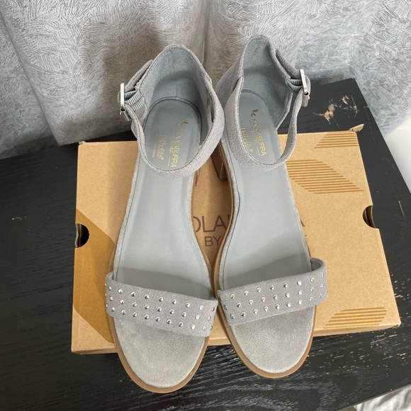 KOOLABURRA ORTHOLITE BY UGG gray studded block heel sandals | 8.5 - Picture 2 of 7